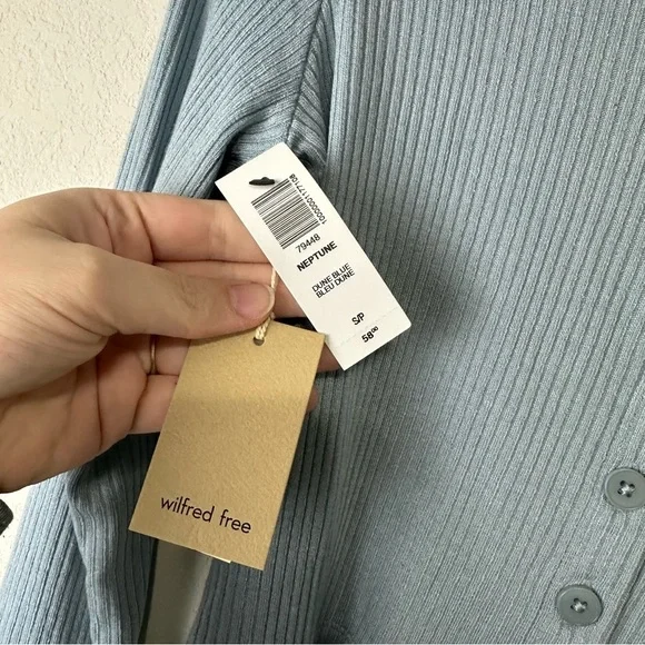 NEW Wilfred Free Dune Blue Neptune Ribbed Long Sleeve Crop Button Up Top Small - Picture 4 of 7